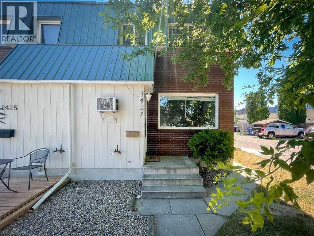 Photo 2 of 1427 Lakemount Boulevard S, Lethbridge AB
