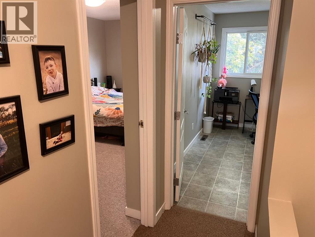 Photo 20 of 1427 Lakemount Boulevard S, Lethbridge AB