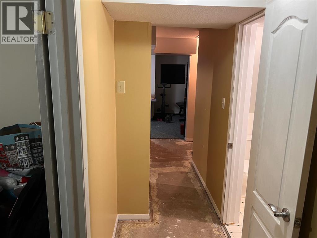 Photo 26 of 1427 Lakemount Boulevard S, Lethbridge AB