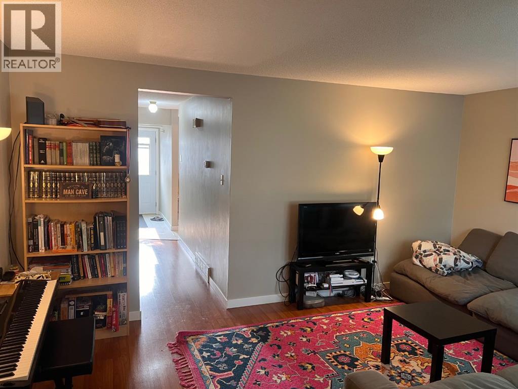 Photo 3 of 1427 Lakemount Boulevard S, Lethbridge AB
