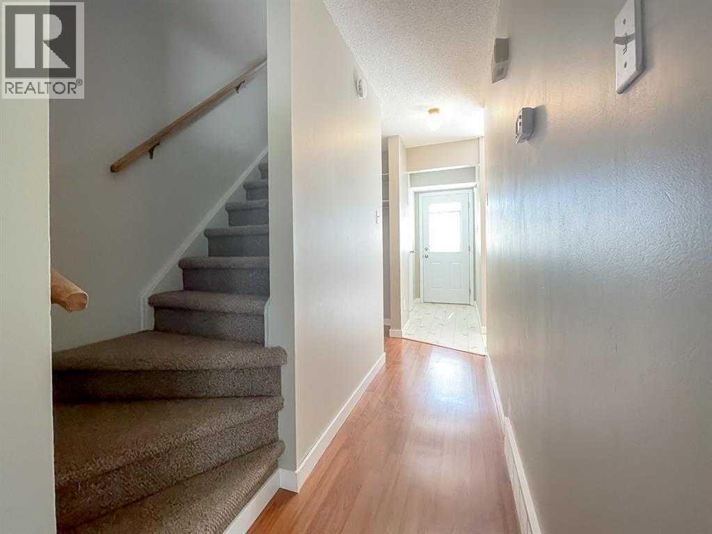 Photo 6 of 1427 Lakemount Boulevard S, Lethbridge AB