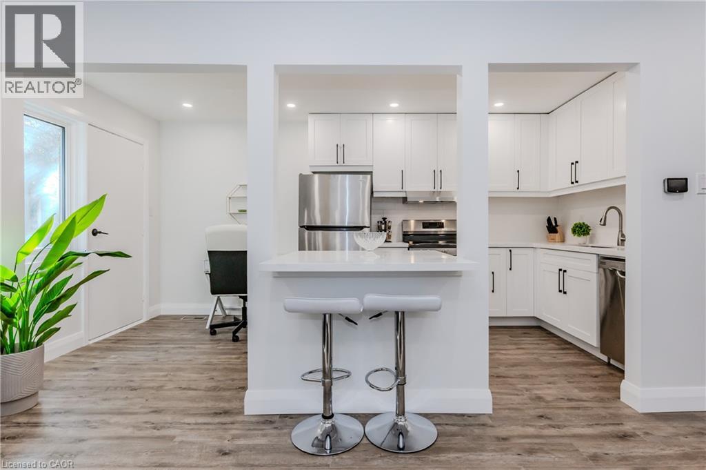 Photo 8 of 308 Bluevale Street N Unit E, Waterloo ON