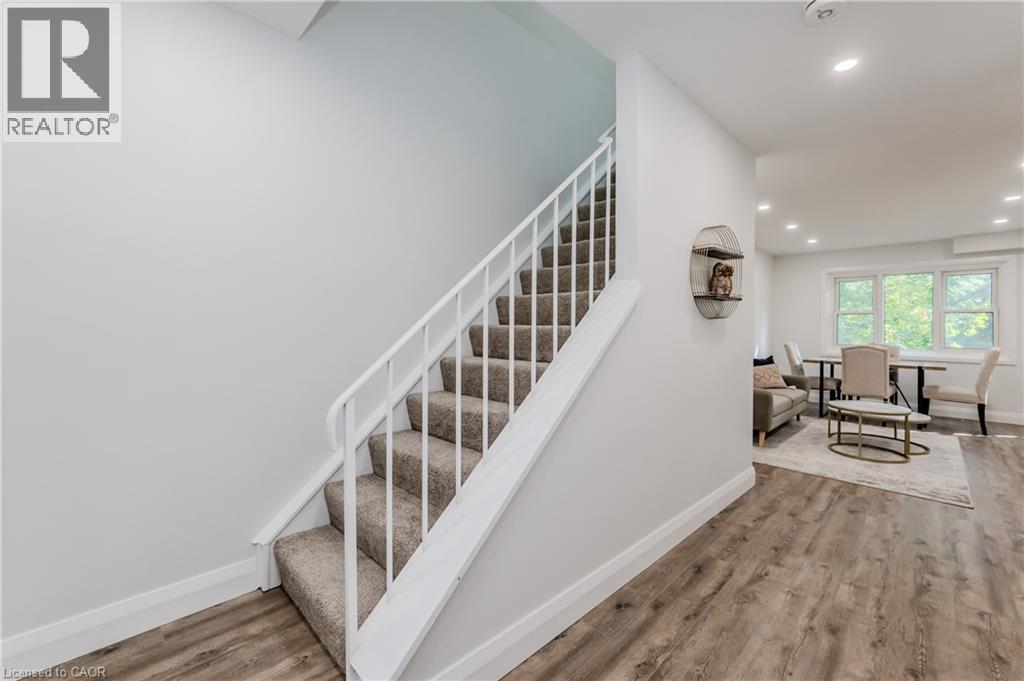 Photo 15 of 308 Bluevale Street N Unit E, Waterloo ON