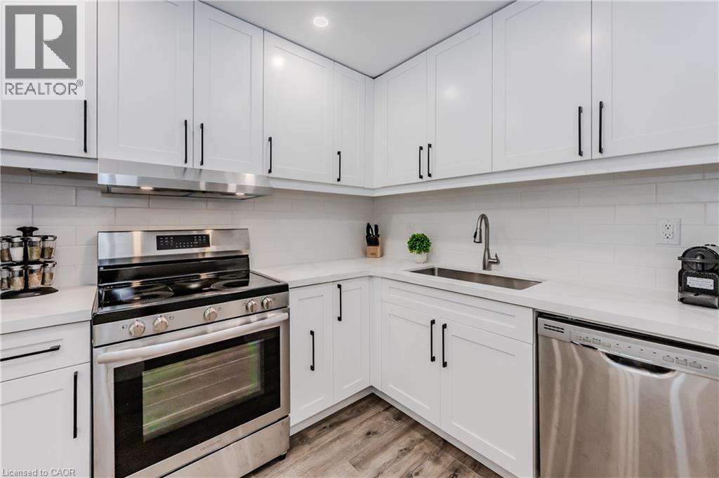 Photo 11 of 308 Bluevale Street N Unit E, Waterloo ON