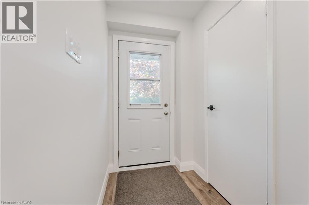 Photo 4 of 308 Bluevale Street N Unit E, Waterloo ON