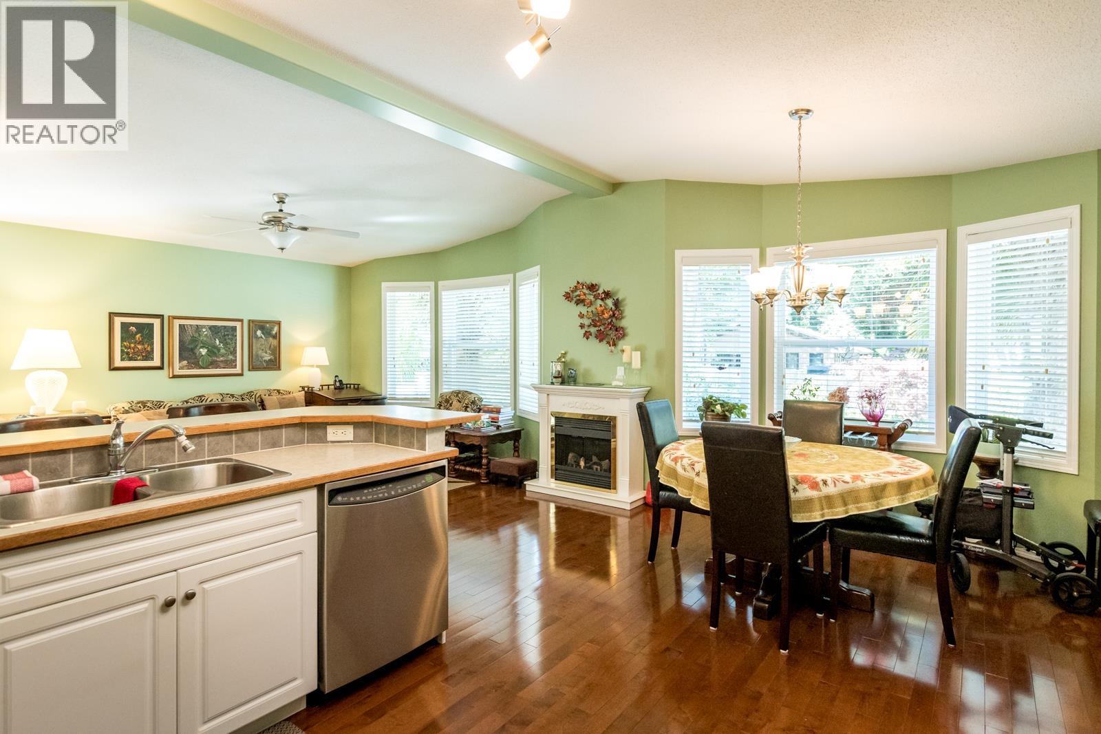 101 4510 SUNSHINE COAST HIGHWAY, Sechelt