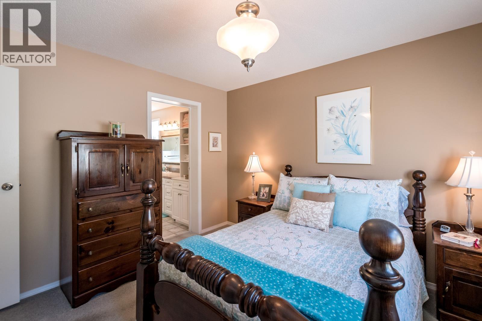 101 4510 SUNSHINE COAST HIGHWAY, Sechelt