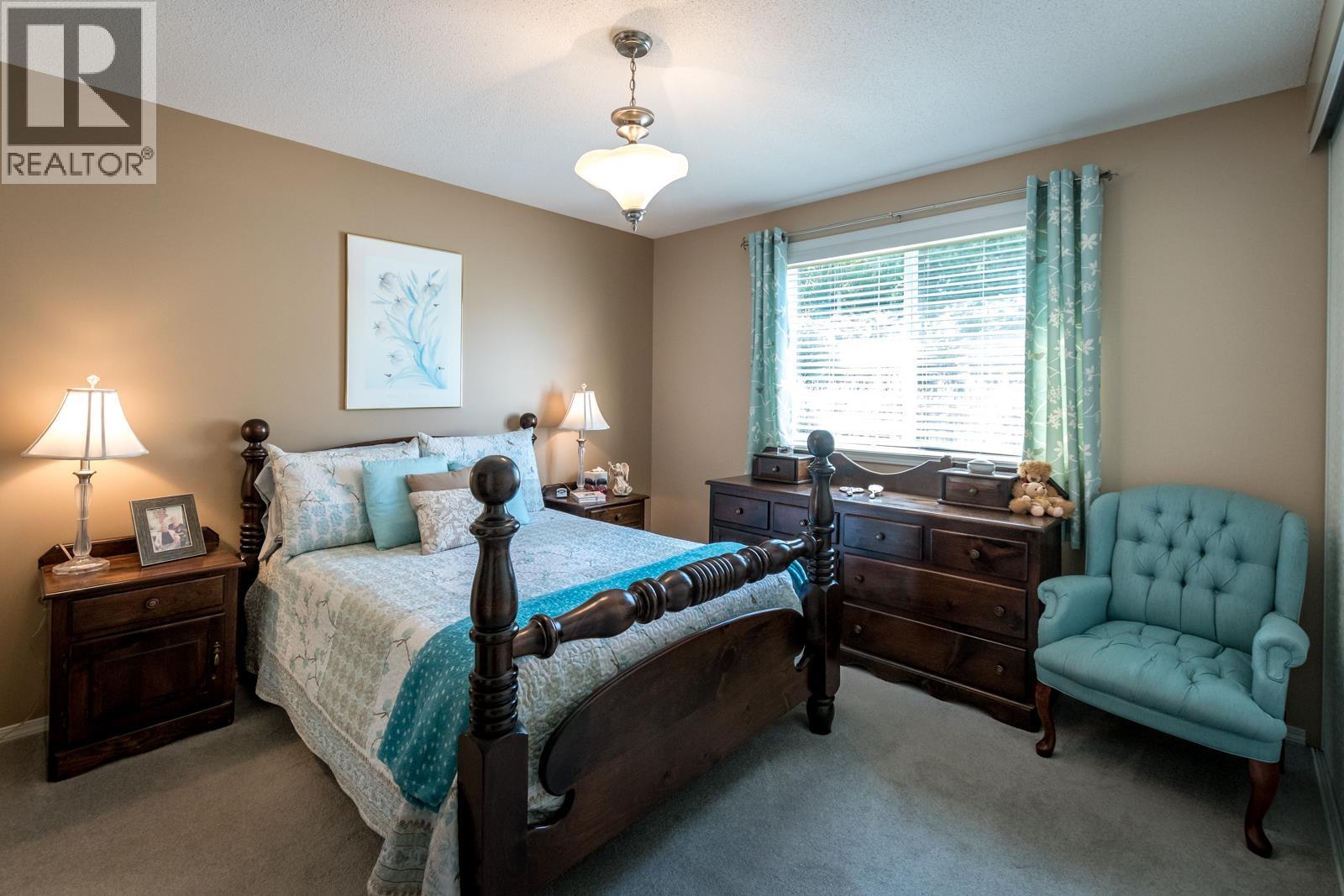 101 4510 SUNSHINE COAST HIGHWAY, Sechelt