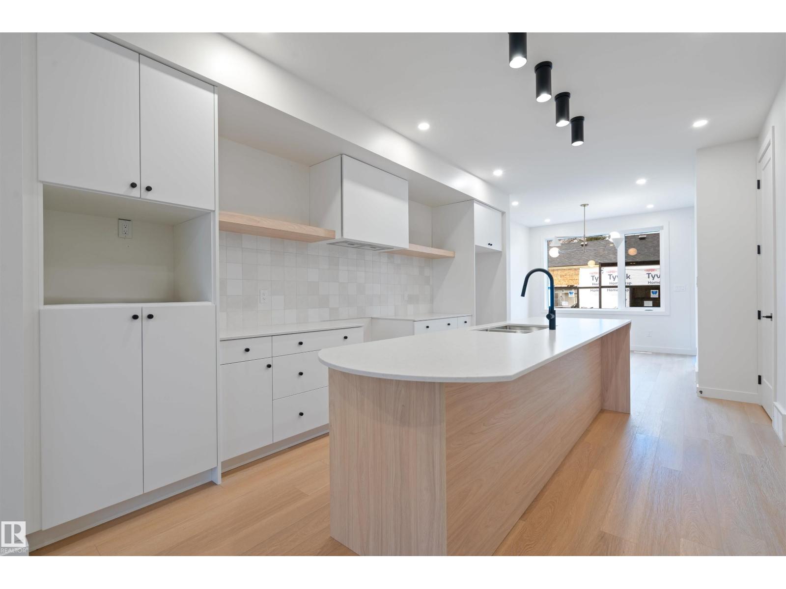 Photo 5 of 10244 80 St Nw, Edmonton AB