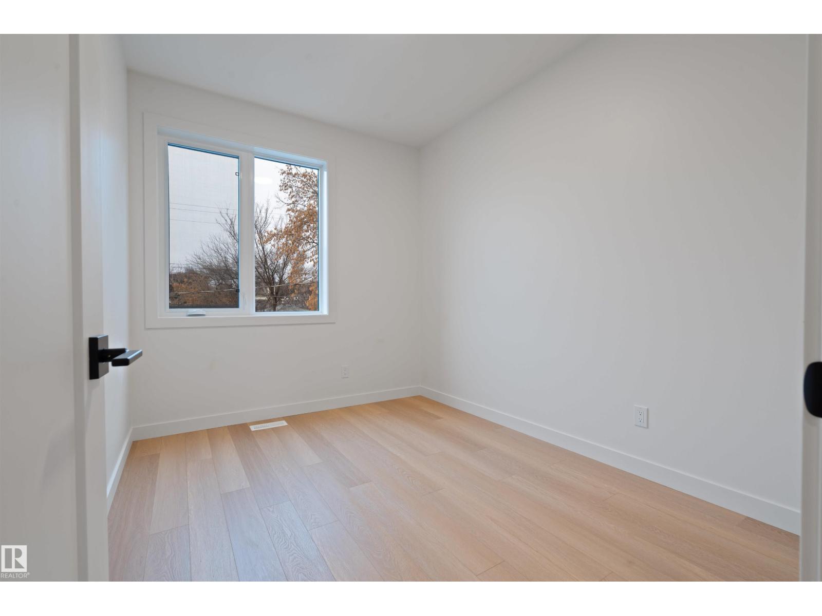Photo 14 of 10244 80 St Nw, Edmonton AB