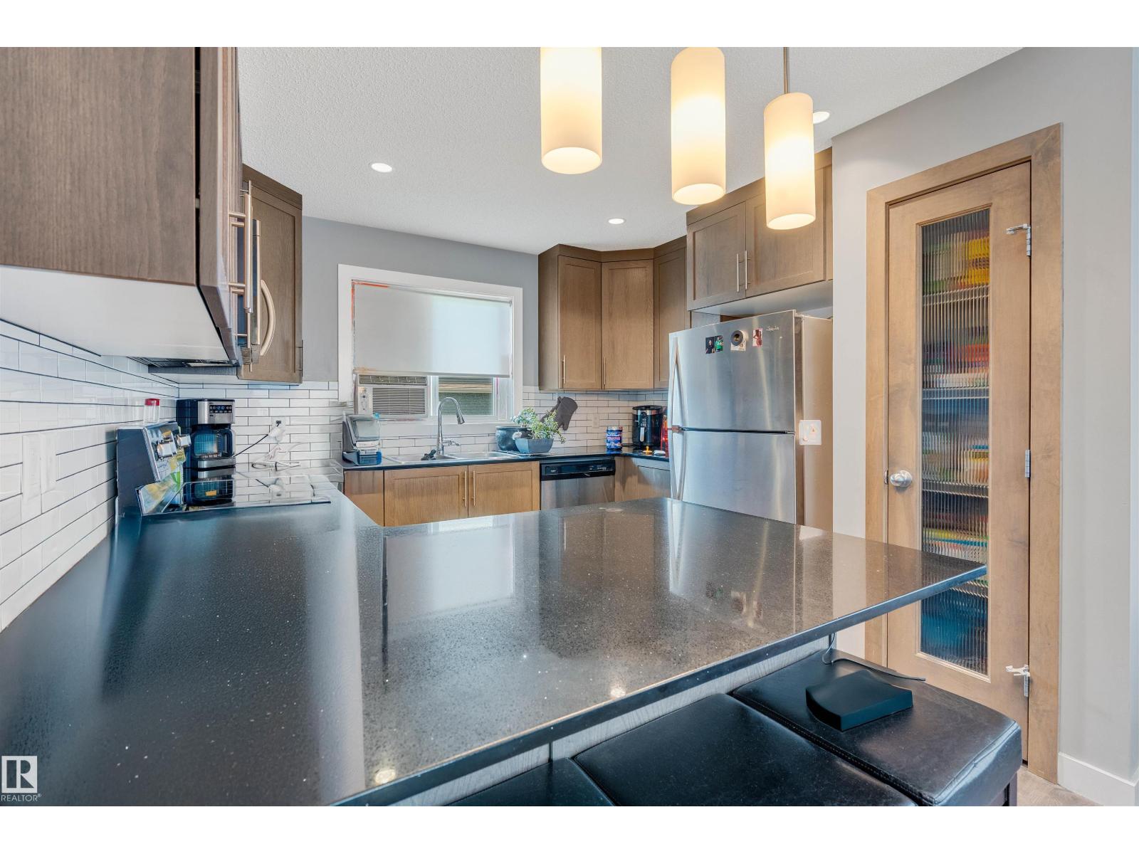 Photo 4 of 8616 221 St Nw, Edmonton AB