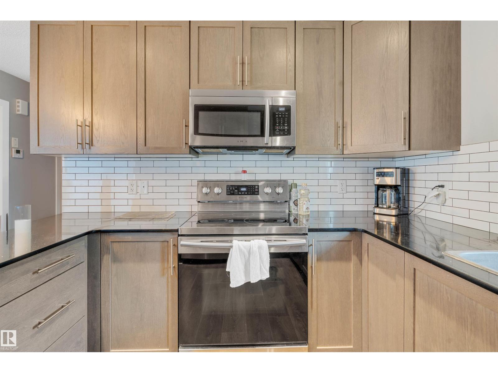 Photo 6 of 8616 221 St Nw, Edmonton AB