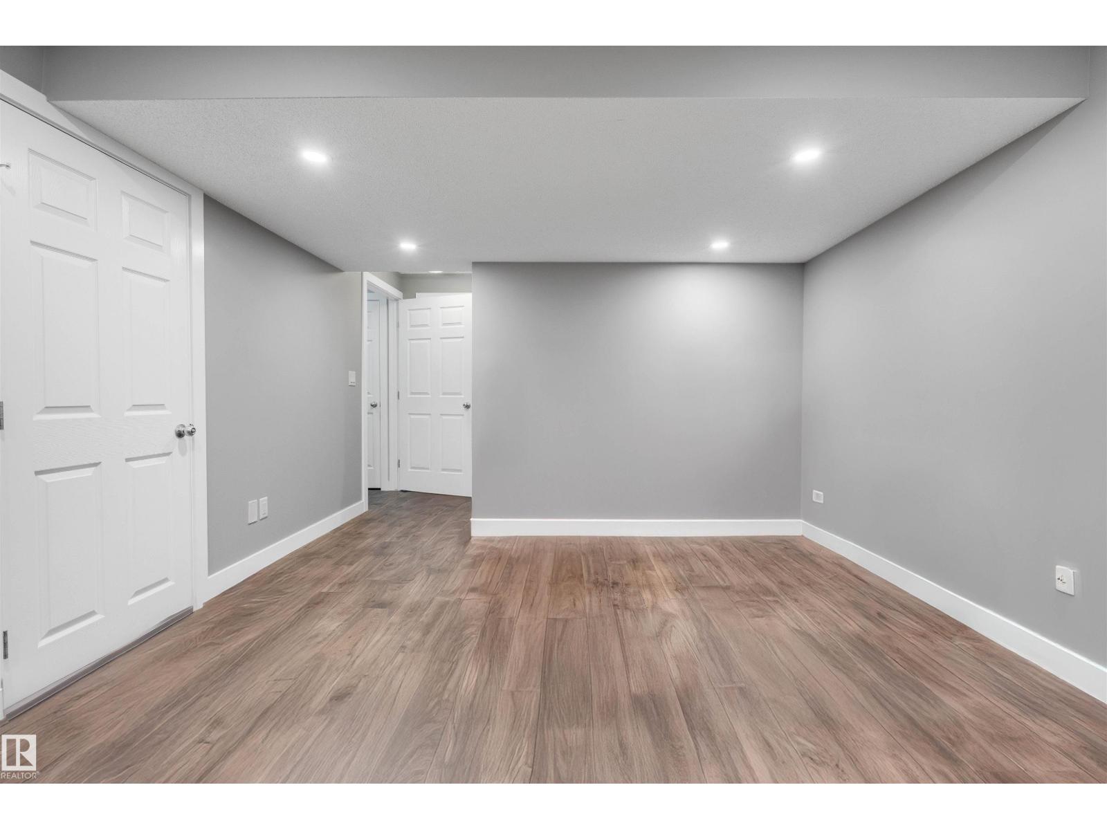Photo 18 of 8616 221 St Nw, Edmonton AB