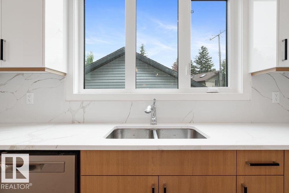 Photo 10 of 8713 149 St Nw, Edmonton AB