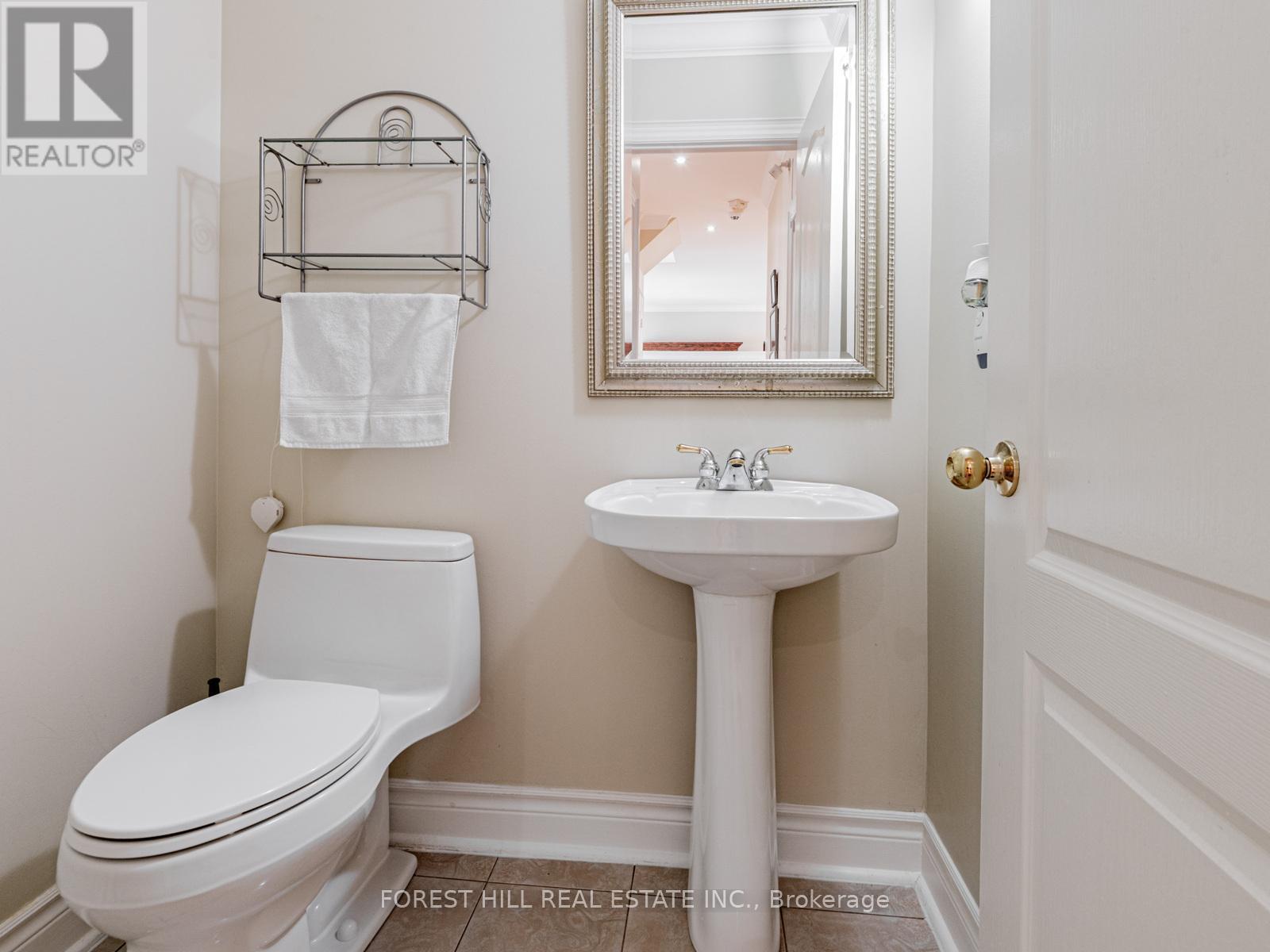 Photo 10 of 36 603 Clark Avenue, Vaughan ON