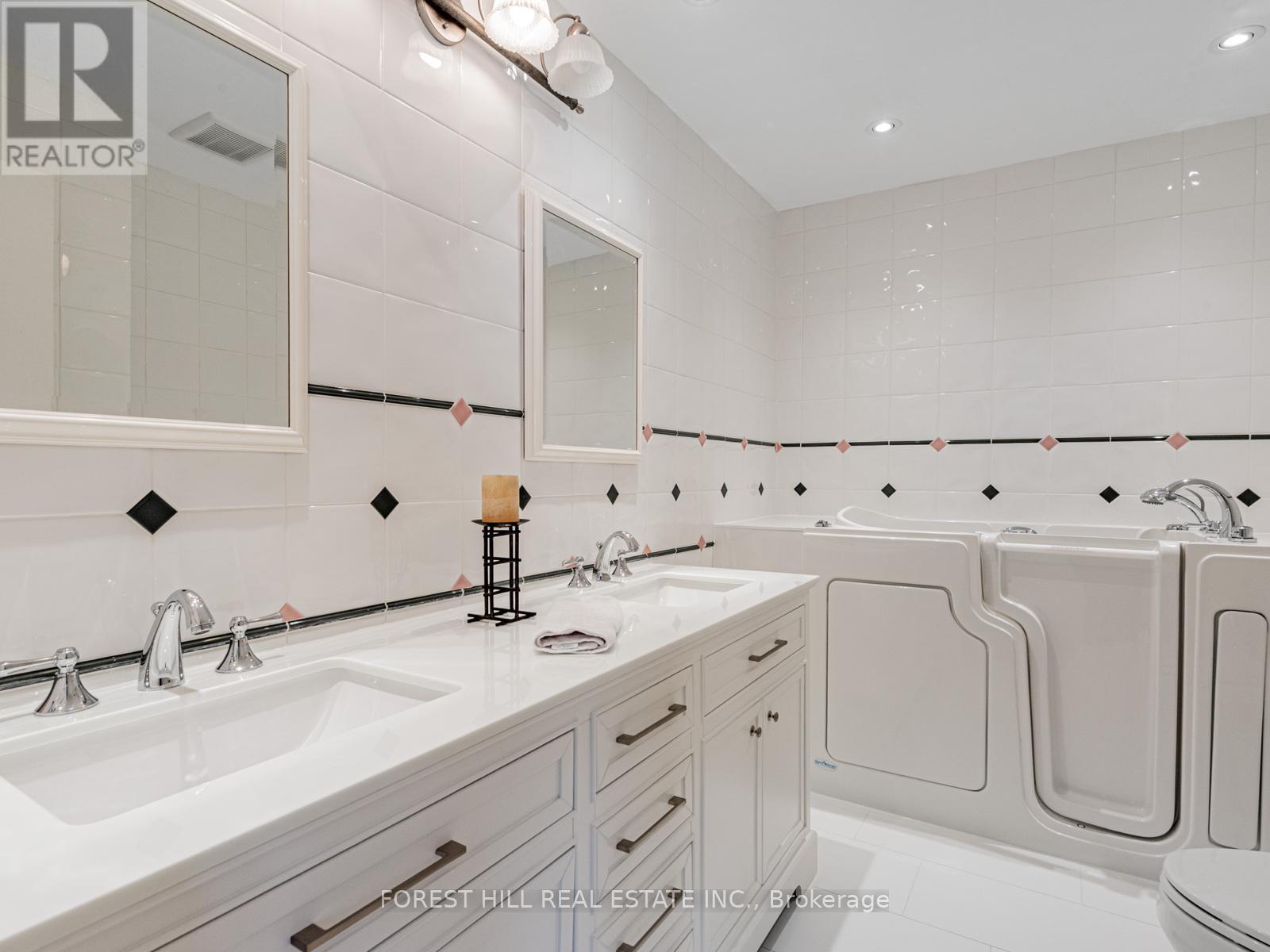 Photo 15 of 36 603 Clark Avenue, Vaughan ON