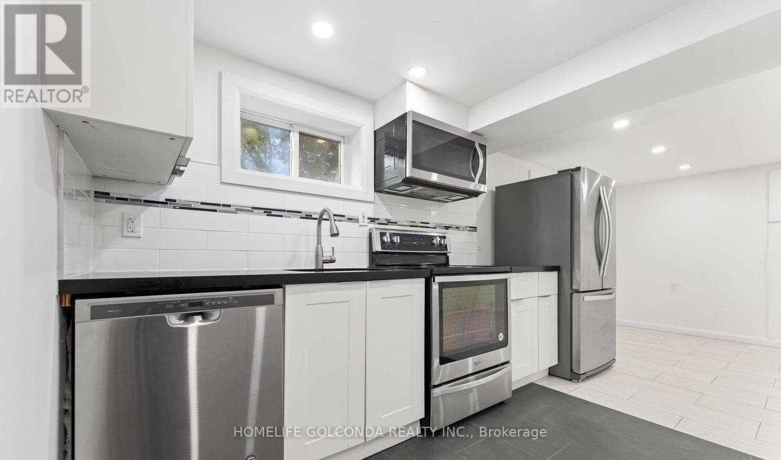 Photo 4 of Basement 122 Longford Drive, Newmarket ON
