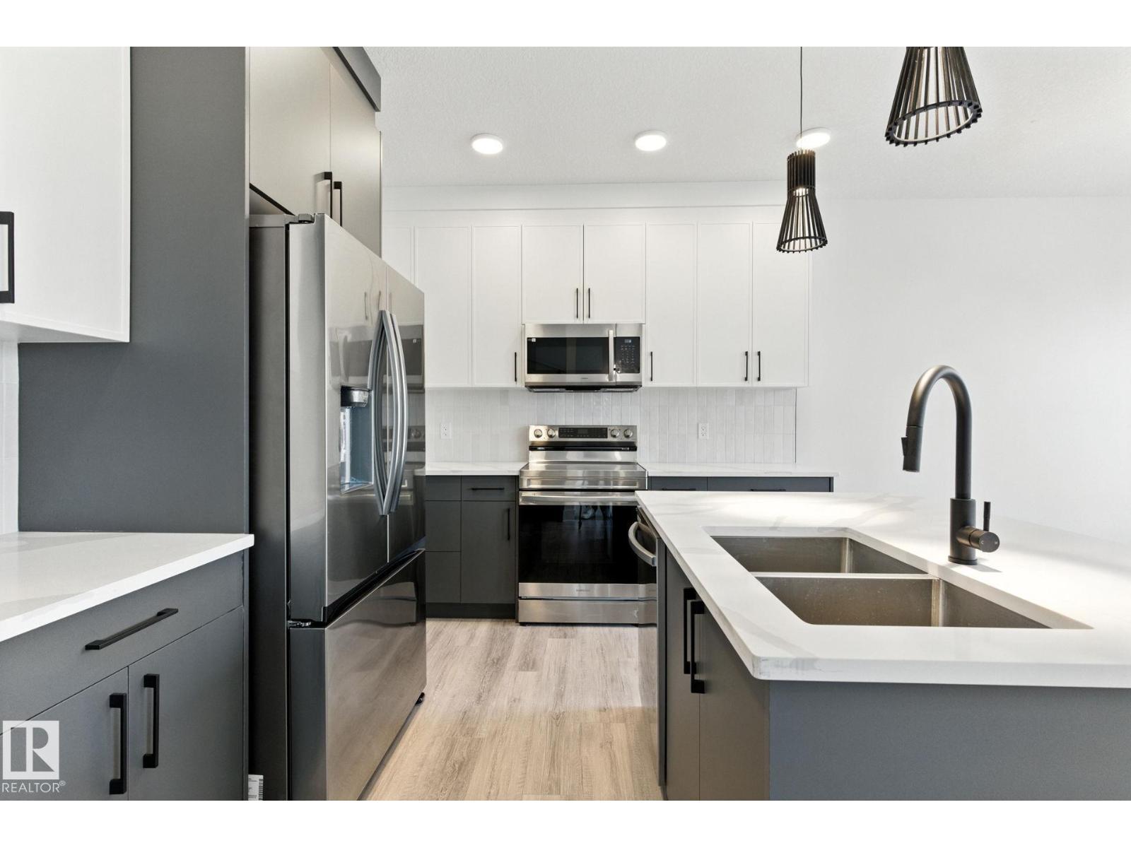 Photo 10 of 8827 181 Av Nw, Edmonton AB