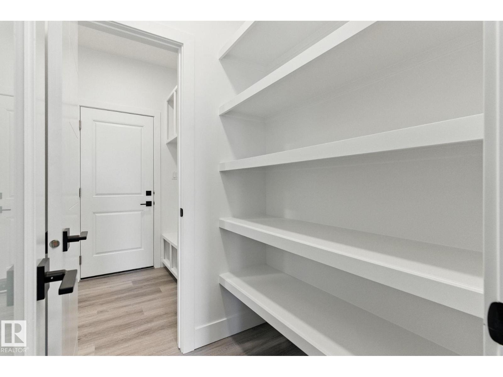 Photo 5 of 8827 181 Av Nw, Edmonton AB