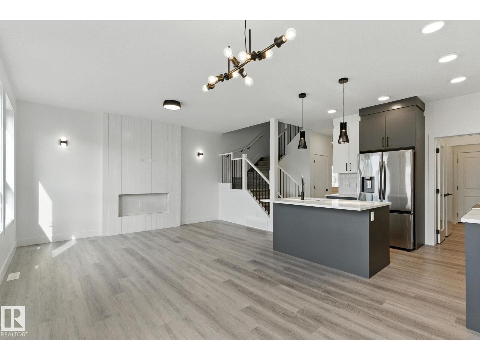 Photo 6 of 8827 181 Av Nw, Edmonton AB