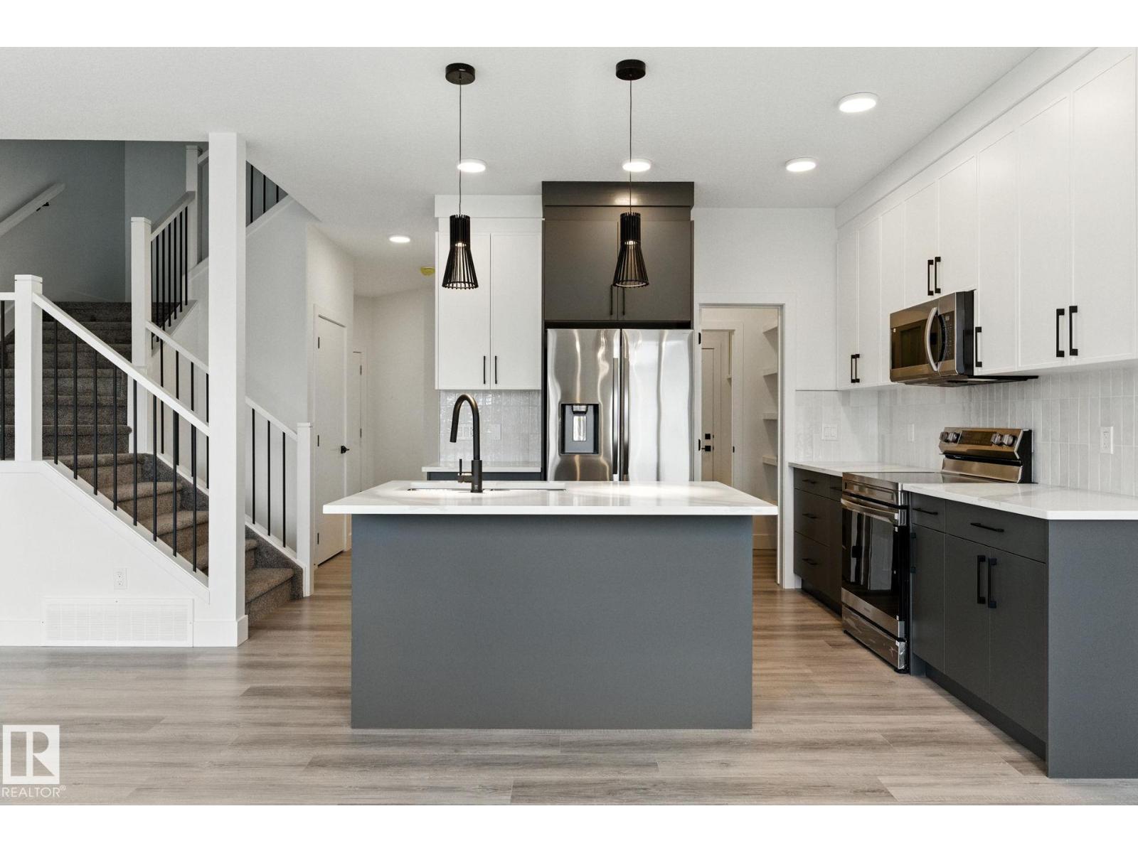 Photo 9 of 8827 181 Av Nw, Edmonton AB