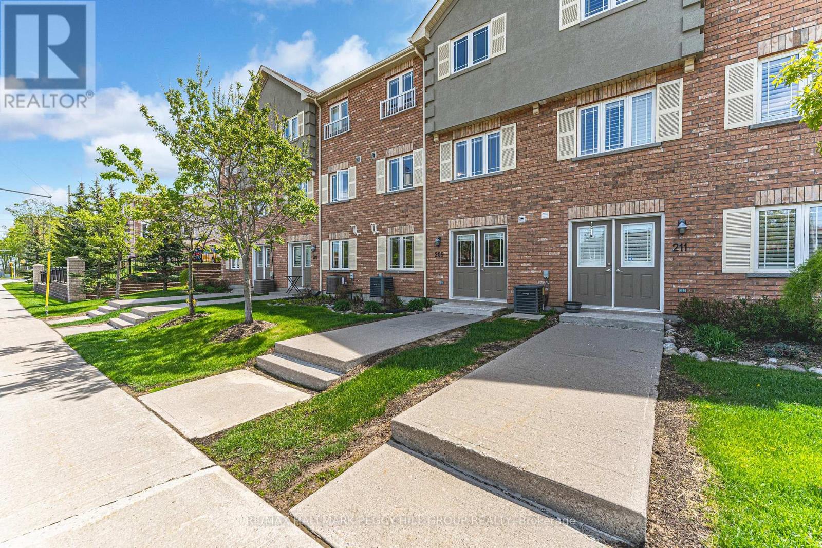 Photo 1 of 35 209 Harvie Road, Barrie ON