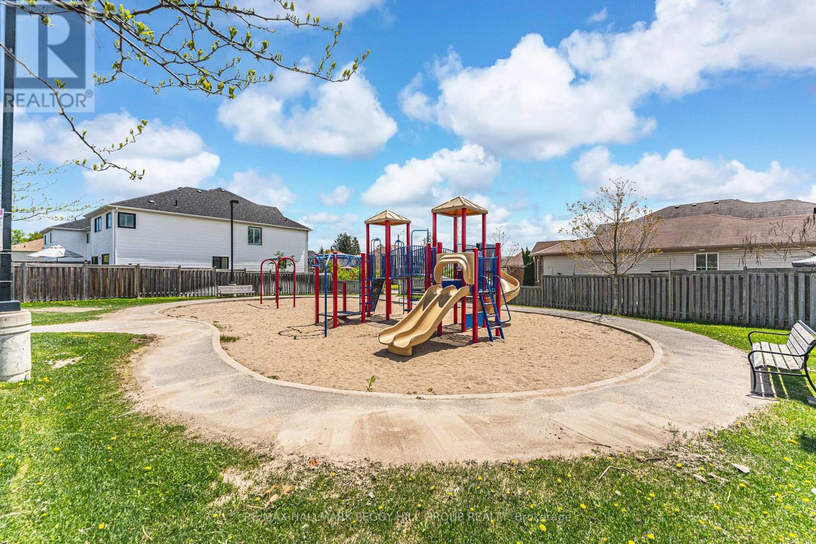 Photo 21 of 35 209 Harvie Road, Barrie ON