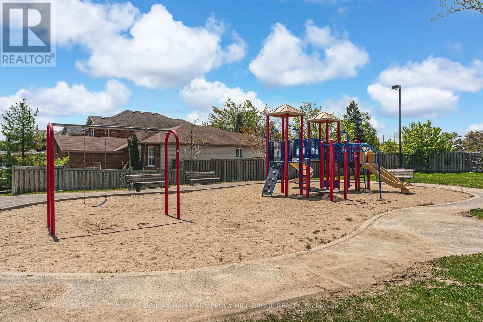 Photo 5 of 35 209 Harvie Road, Barrie ON
