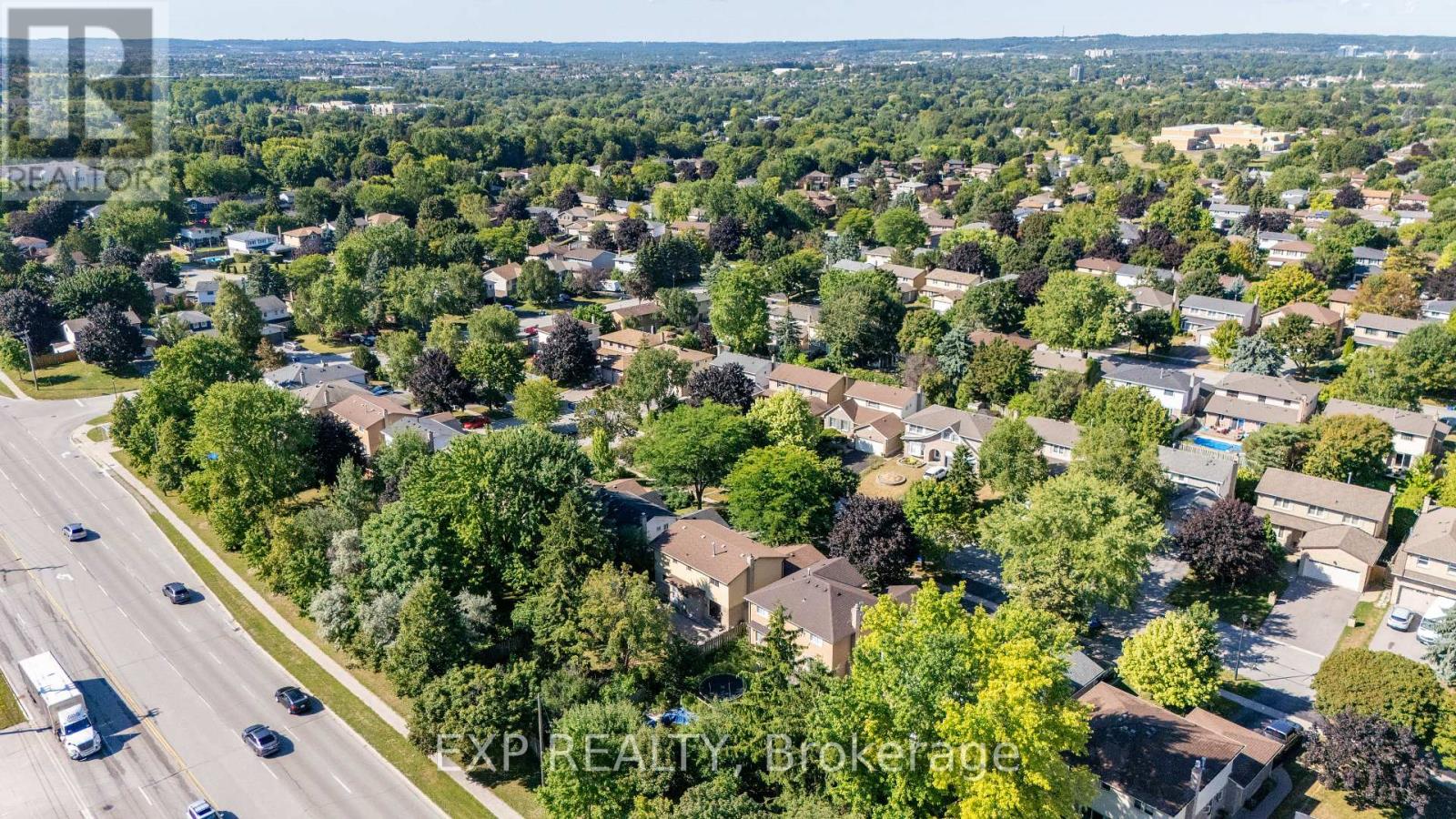 Photo 44 of 56 Manning Crescent, Newmarket ON