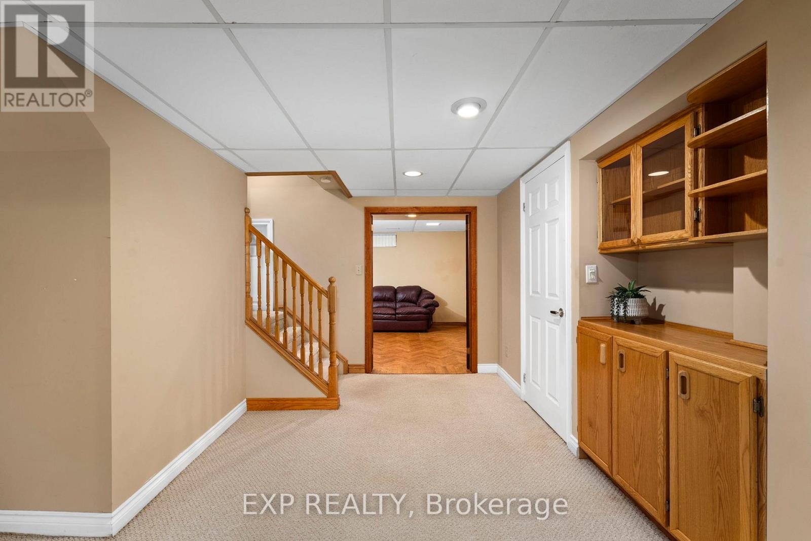 Photo 30 of 56 Manning Crescent, Newmarket ON