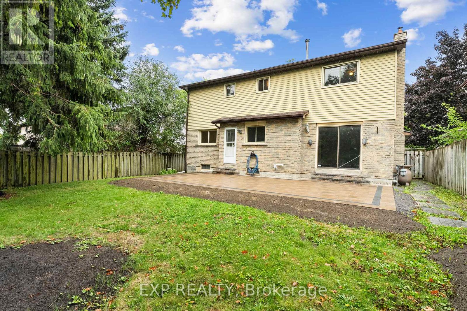 Photo 36 of 56 Manning Crescent, Newmarket ON