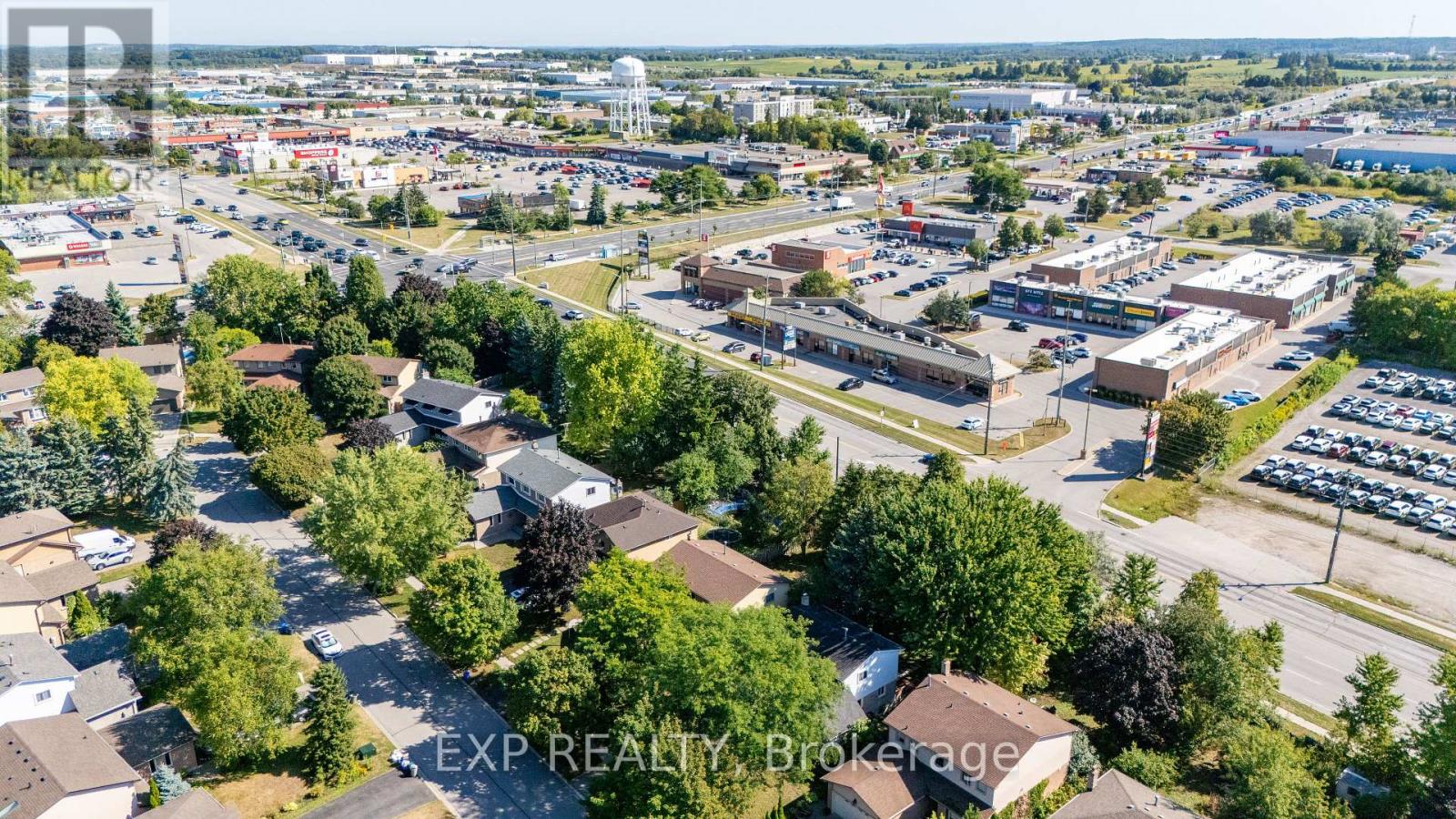 Photo 42 of 56 Manning Crescent, Newmarket ON