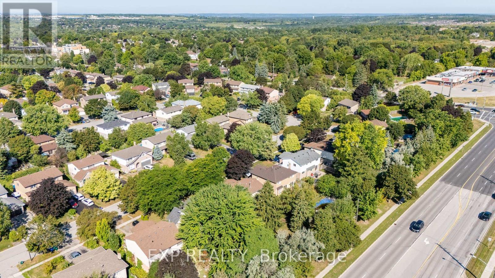 Photo 43 of 56 Manning Crescent, Newmarket ON