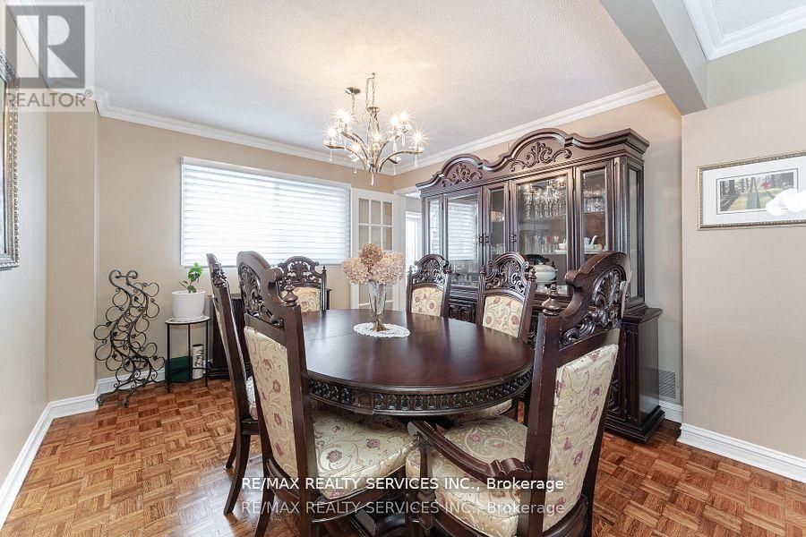 Photo 11 of 41 Christie Drive, Brampton ON
