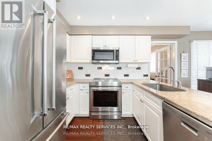 Photo 16 of 41 Christie Drive, Brampton ON