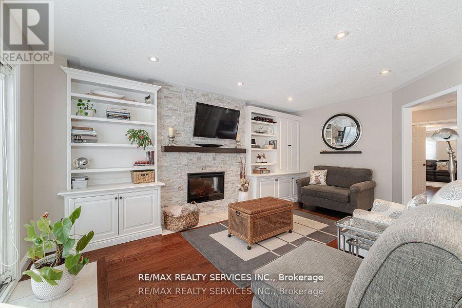 Photo 21 of 41 Christie Drive, Brampton ON