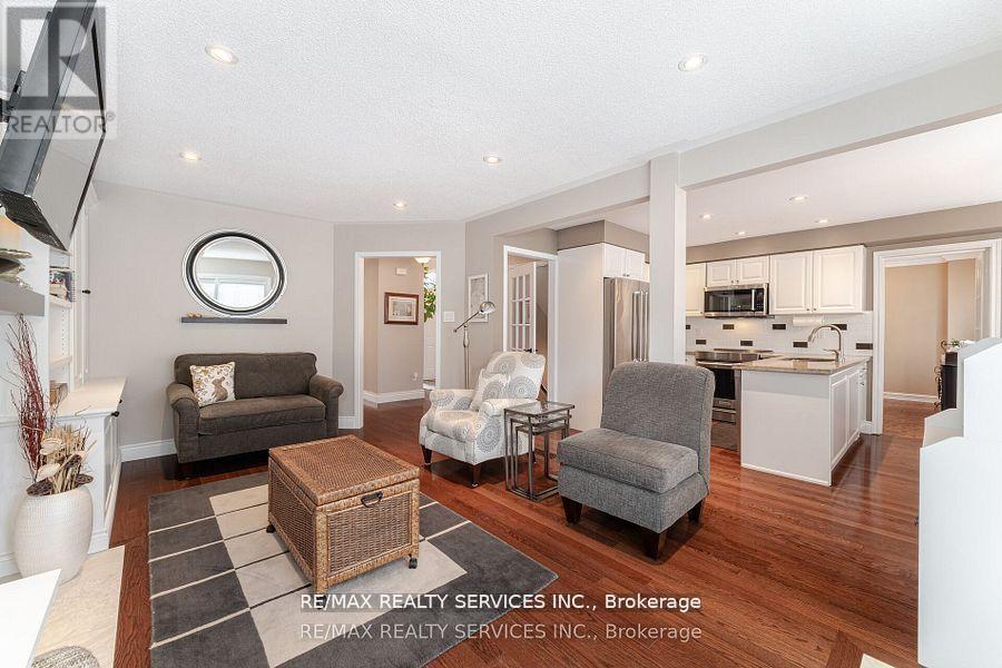 Photo 22 of 41 Christie Drive, Brampton ON