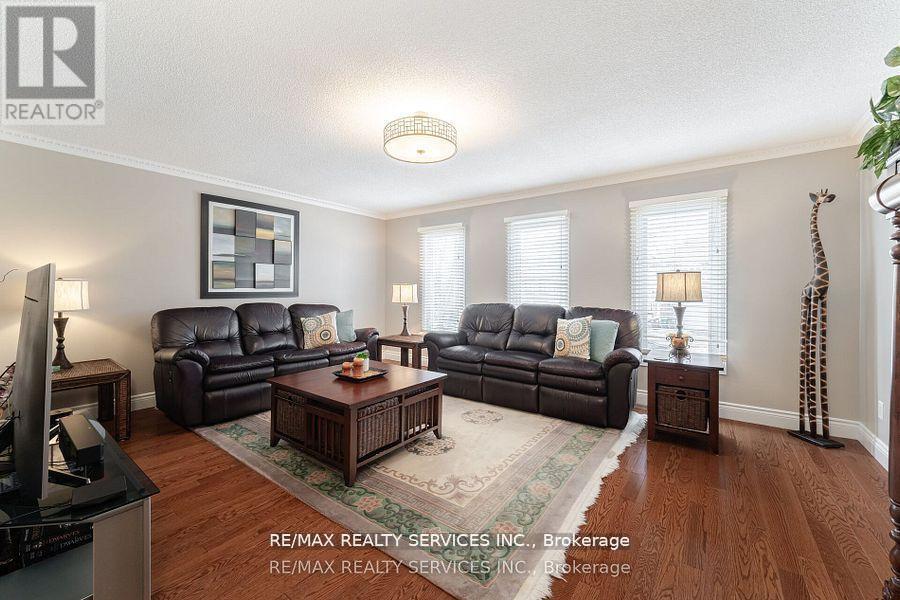 Photo 23 of 41 Christie Drive, Brampton ON