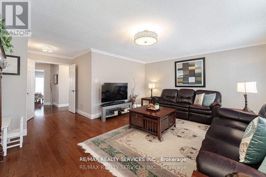 Photo 24 of 41 Christie Drive, Brampton ON