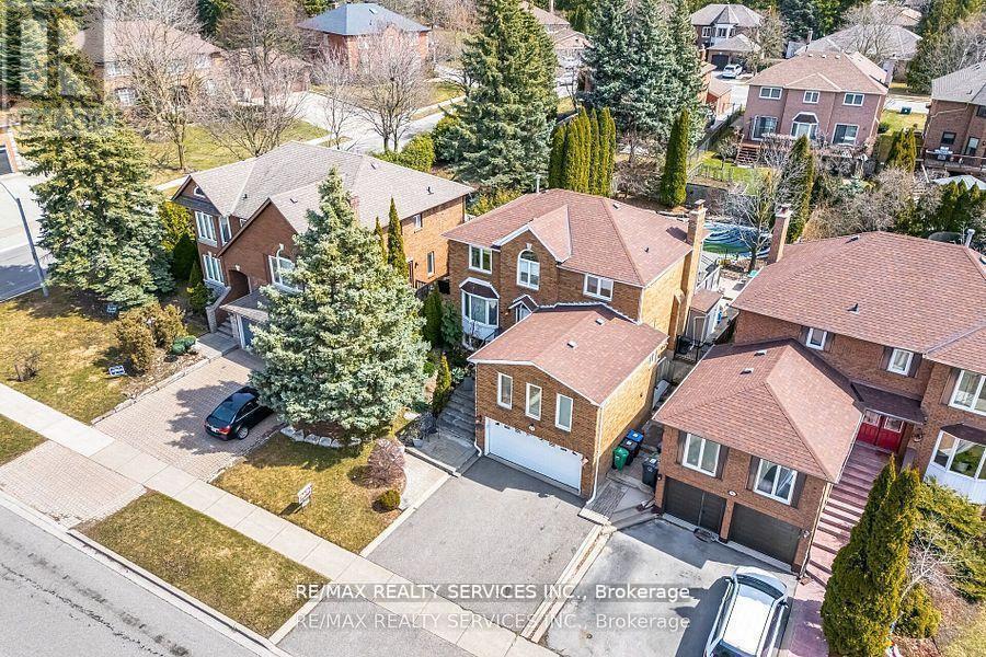 Photo 3 of 41 Christie Drive, Brampton ON