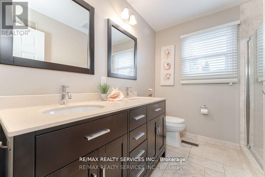 Photo 31 of 41 Christie Drive, Brampton ON