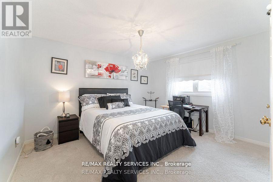 Photo 32 of 41 Christie Drive, Brampton ON