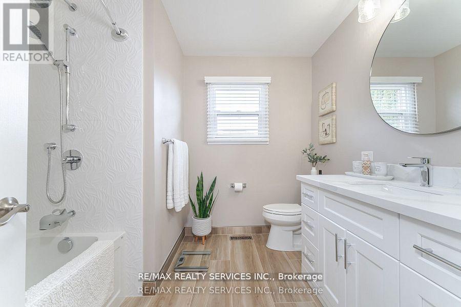 Photo 36 of 41 Christie Drive, Brampton ON
