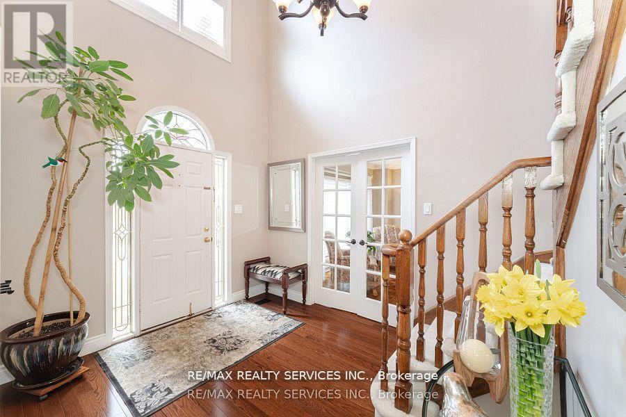 Photo 6 of 41 Christie Drive, Brampton ON