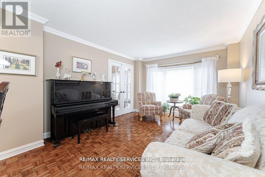 Photo 9 of 41 Christie Drive, Brampton ON