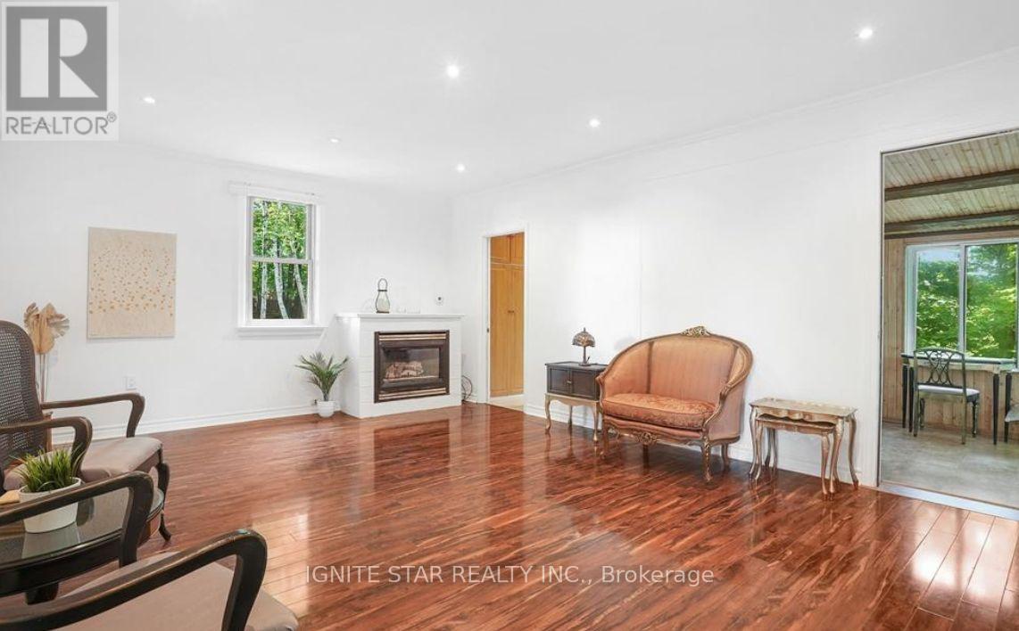 Photo 4 of 1136 Bronte Road, Oakville ON