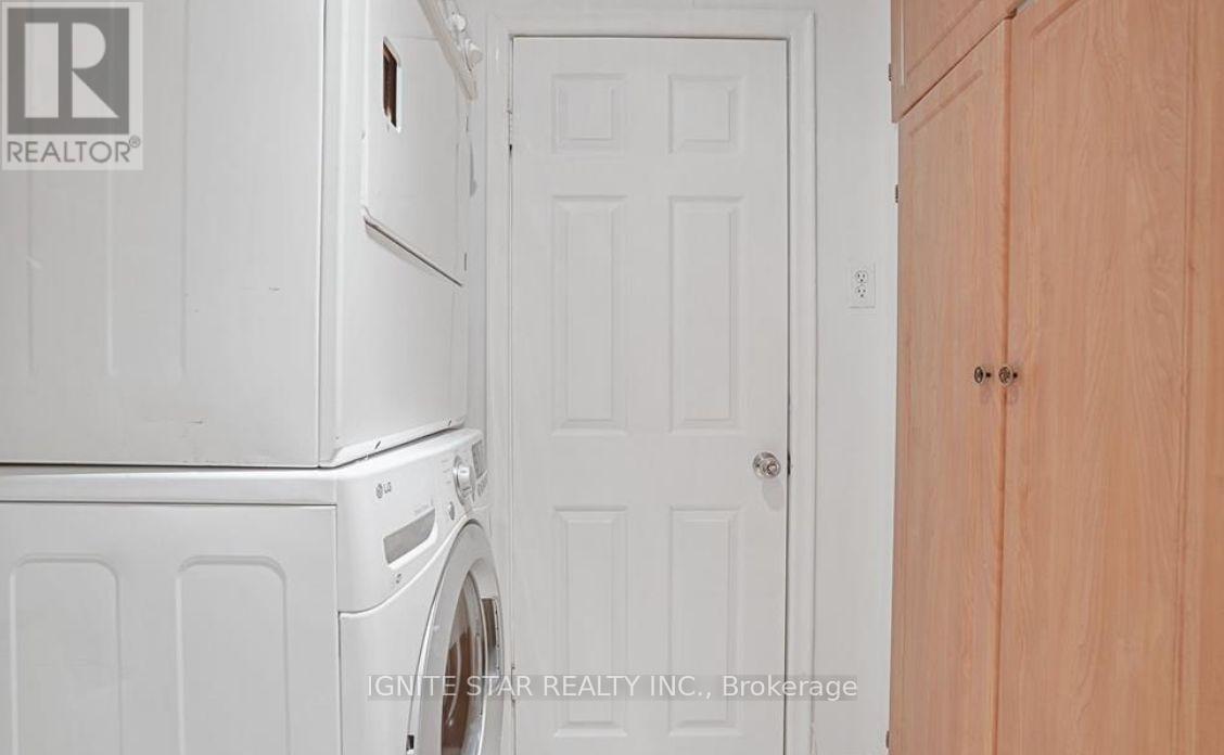 Photo 9 of 1136 Bronte Road, Oakville ON