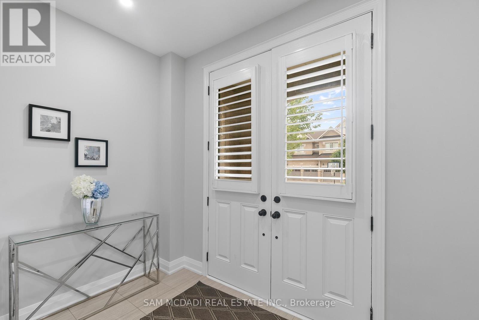 Photo 2 of 573 Settlers Road W, Oakville ON