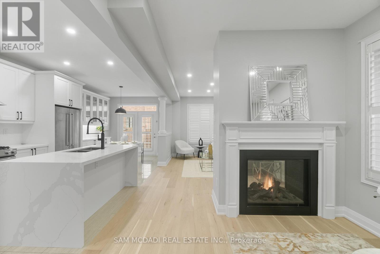 Photo 5 of 573 Settlers Road W, Oakville ON