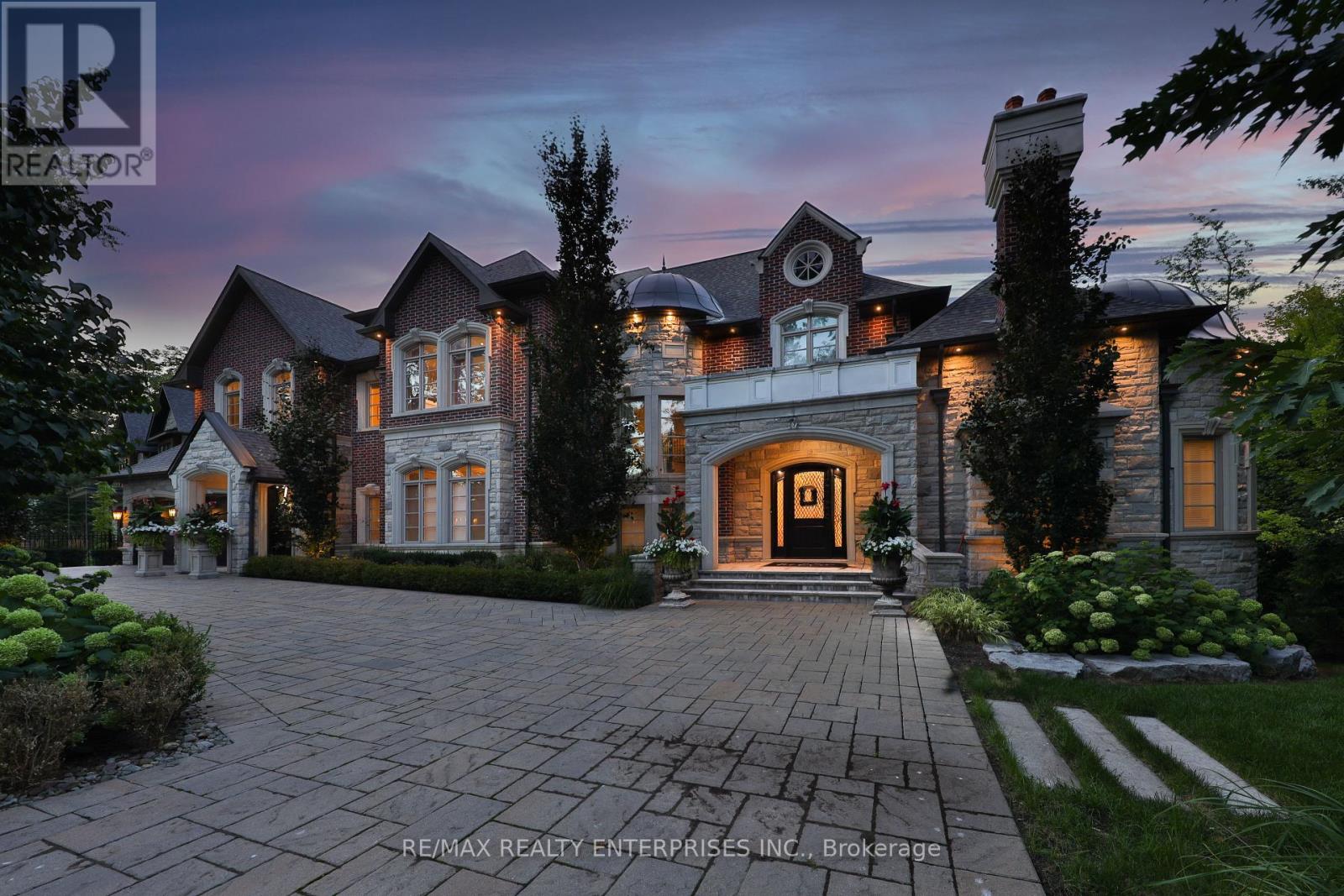 Photo 2 of 1459 Stavebank Road, Mississauga ON